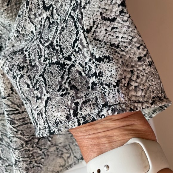 🦋 LIZ CLAIBORNE Animal Print Gray Black Skirt, size 14 - Picture 2 of 7